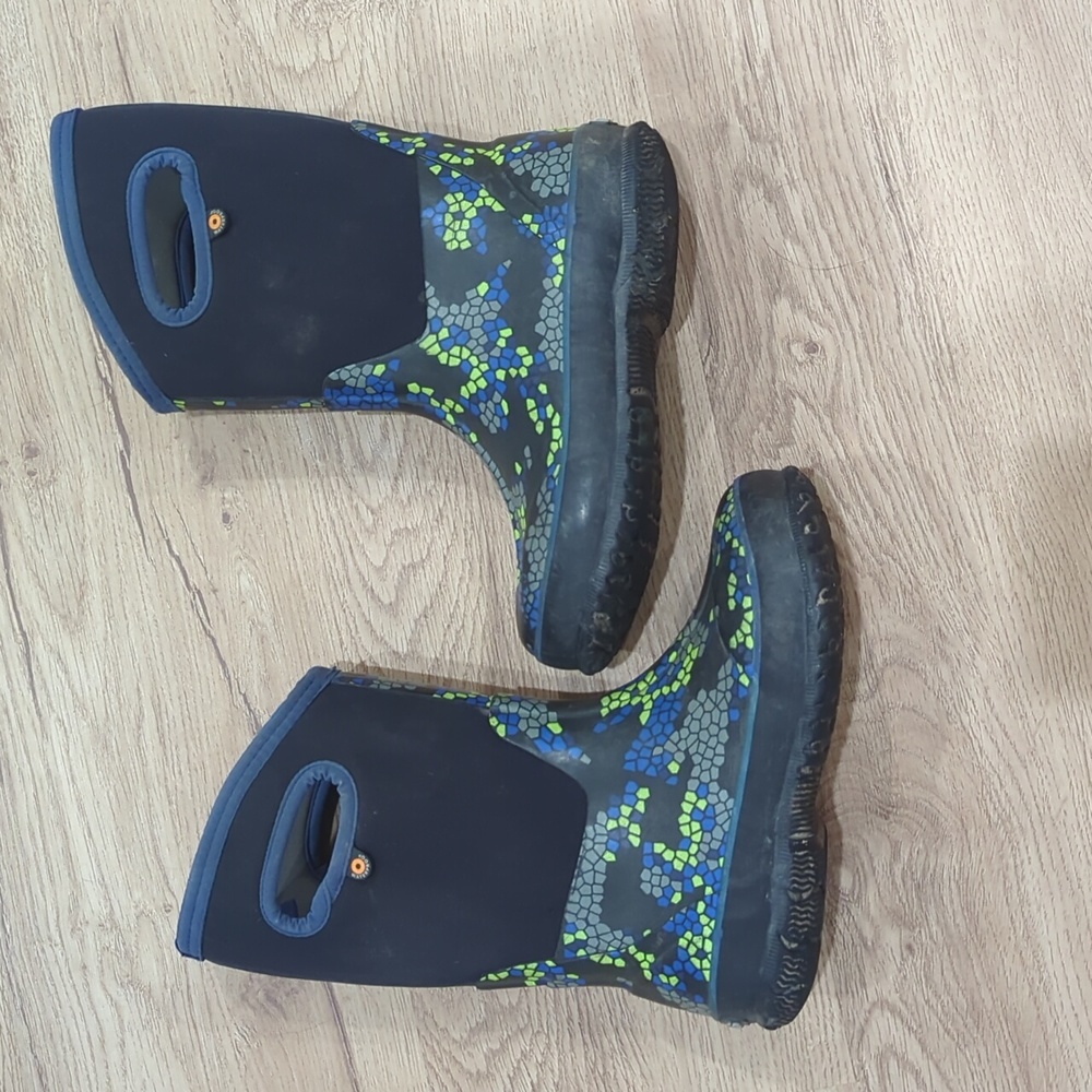 Bogs winter boots - size 1 (kids)